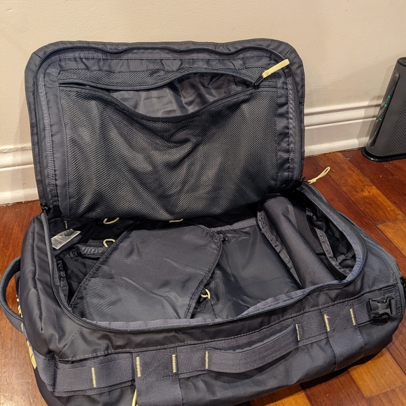 The North Face Base Camp Voyager 32L - Picture 2 of 6